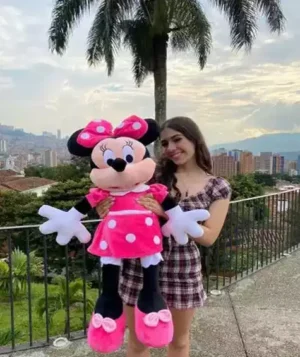 Peluche de Minnie Mouse Tamaño Mediano Color Fucsia
