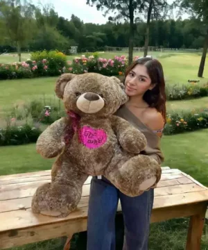 Peluche de Oso Color Cafe y Corazon en el Pecho Fuscia Pequeño